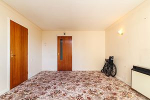 LIVING ROOM- click for photo gallery